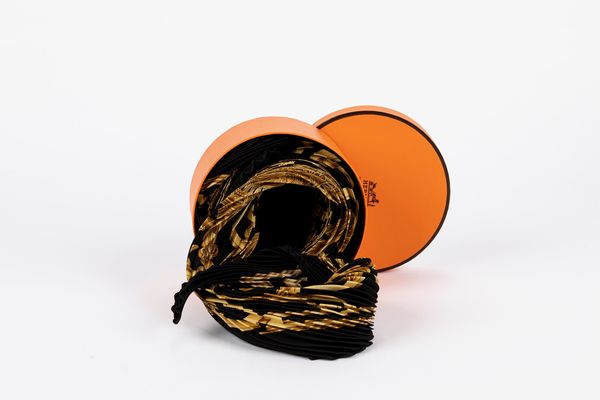 Hermès : Foulard pliss  - Asta Luxury Fashion - Associazione Nazionale - Case d'Asta italiane