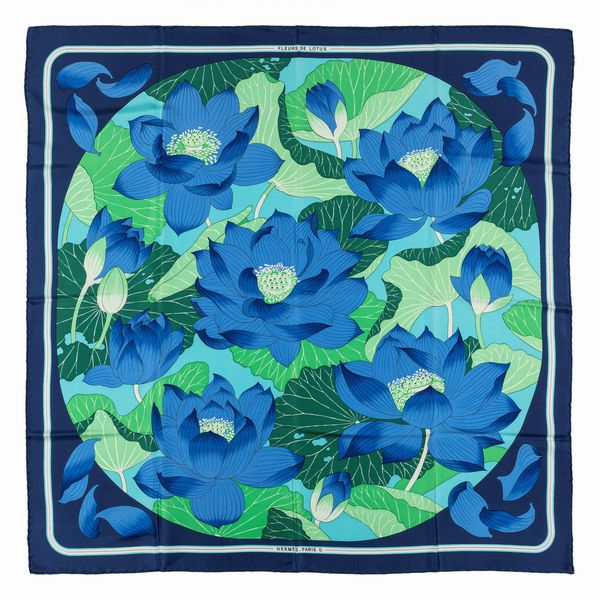 Hermès : Foulard Fleurs de Lotus  - Asta Luxury Fashion - Associazione Nazionale - Case d'Asta italiane