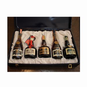 COFANETTO CONTENTE 2 COGNAC E 3 LIQUORI, GRAND MARNIER  - Asta VINI E DISTILLATI PREGIATI E DA COLLEZIONE - Associazione Nazionale - Case d'Asta italiane