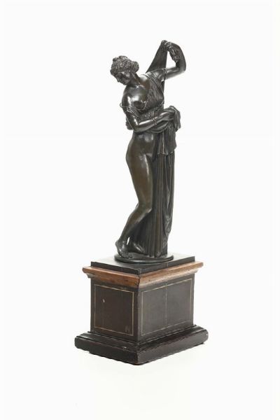 Figura femminile in bronzo, XIX secolo  - Asta Antiquariato - Associazione Nazionale - Case d'Asta italiane
