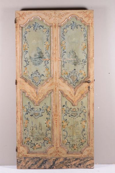Porta a due ante in legno laccato e dipinto in policromia, XVIII-XIX secolo  - Asta Antiquariato - Associazione Nazionale - Case d'Asta italiane