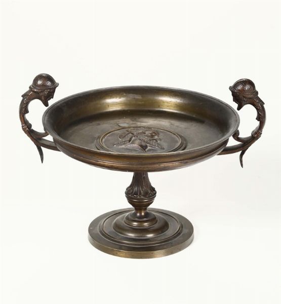 Coppa biansata in bronzo dorato, XIX secolo  - Asta Antiquariato - Associazione Nazionale - Case d'Asta italiane