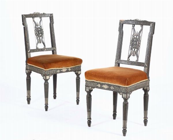 Coppia di sedie in legno intagliato e dipinto, XIX secolo  - Asta Antiquariato - Associazione Nazionale - Case d'Asta italiane