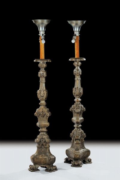 Coppia di grandi torciere in legno intagliato ed argentato, XVIII secolo  - Asta Antiquariato - Associazione Nazionale - Case d'Asta italiane