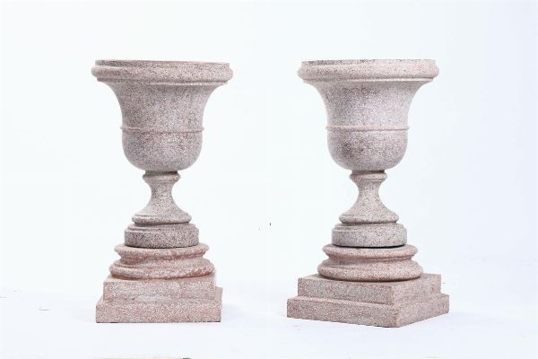 Coppia di vasi in graniglia, XIX-XX secolo  - Asta Antiquariato - Associazione Nazionale - Case d'Asta italiane