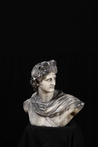 Busto di Apollo in marmo scolpito, scultore del XVIII-XIX secolo  - Asta Antiquariato - Associazione Nazionale - Case d'Asta italiane