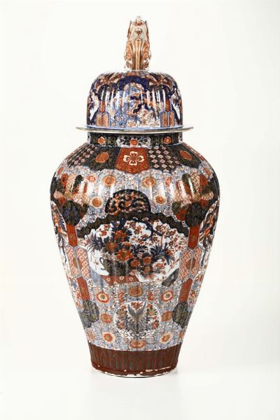 Grande potiche con coperchio in porcellana, Giappone XIX secolo  - Asta Antiquariato - Associazione Nazionale - Case d'Asta italiane
