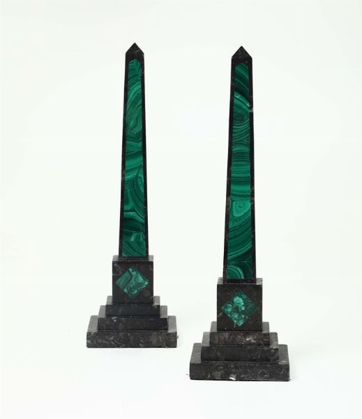Coppia di obelischi in marmo nero e malachite, XIX secolo  - Asta Antiquariato - Associazione Nazionale - Case d'Asta italiane