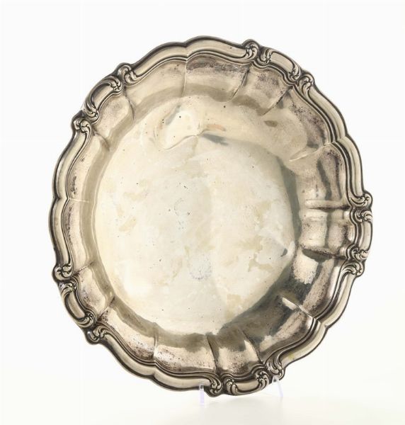 Centrotavola circolare tripode in argento, Miracoli & C., Milano  - Asta Antiquariato - Associazione Nazionale - Case d'Asta italiane