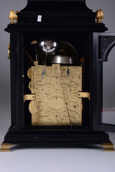 Orologio Braket (musicale) firmato J. Windmills London, fine XVIII secolo  - Asta Antiquariato - Associazione Nazionale - Case d'Asta italiane