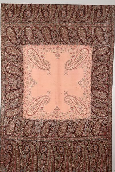 Scialle lungo del Kashimr con riserve rosa, Lione 1855-60  - Asta Antiquariato - Associazione Nazionale - Case d'Asta italiane