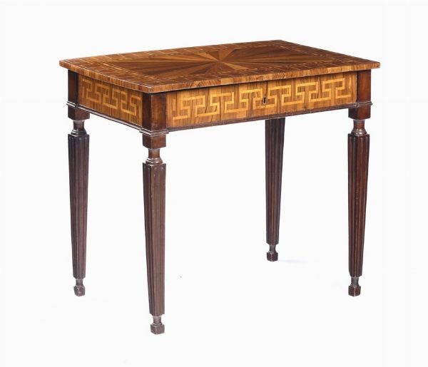 Tavolino in legno lastronato ed intarsiato, XIX secolo  - Asta Antiquariato - Associazione Nazionale - Case d'Asta italiane
