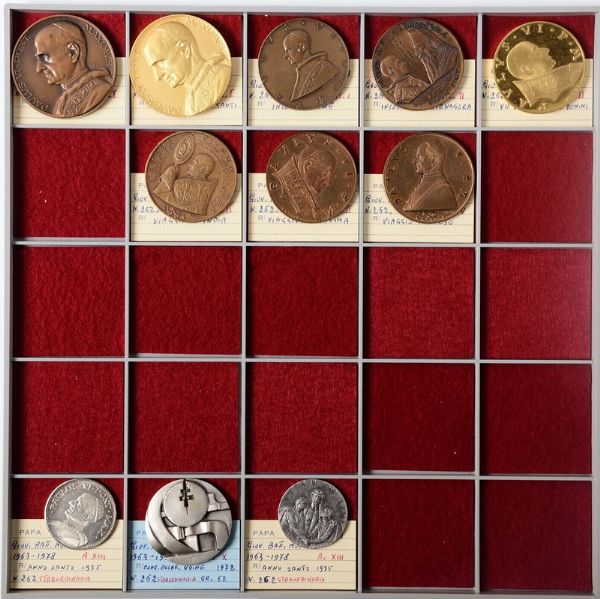 Collezione di 207 tra medaglie e medagliette papali  - Asta Antiquariato - Associazione Nazionale - Case d'Asta italiane