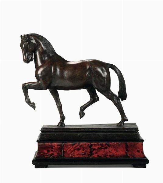 Cavallo in bronzo su base in ebano con specchiature in tartaruga siglato LB, XIX-XX secolo  - Asta Antiquariato - Associazione Nazionale - Case d'Asta italiane
