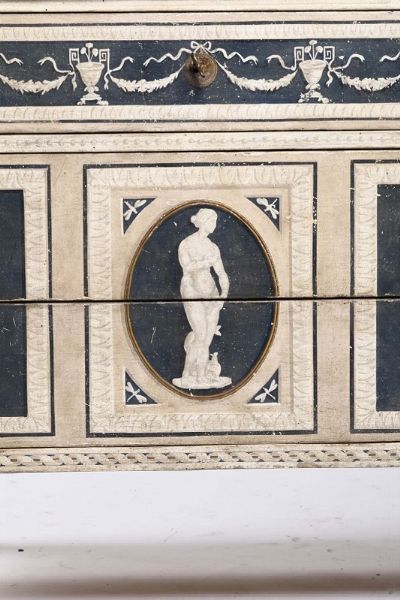 Coppia di cassettoni in pioppo dipinto a motivi neoclassici, XVIII-XIX secolo  - Asta Antiquariato - Associazione Nazionale - Case d'Asta italiane