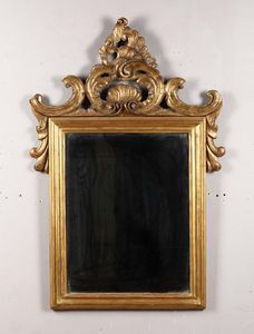 Due specchiere diverse con cornice in legno intagliato e dorato, XIX secolo  - Asta Antiquariato - Associazione Nazionale - Case d'Asta italiane