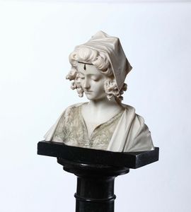 Busto di figura femminile con diadema con colonna in marmo, fine XIX-inizi XX secolo  - Asta Antiquariato - Associazione Nazionale - Case d'Asta italiane