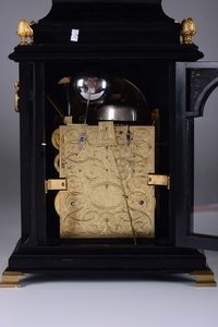 Orologio Braket (musicale) firmato J. Windmills London, fine XVIII secolo  - Asta Antiquariato - Associazione Nazionale - Case d'Asta italiane