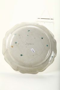Tre piatti Savona, Giacomo Boselli, 1775 circa  - Asta Antiquariato - Associazione Nazionale - Case d'Asta italiane