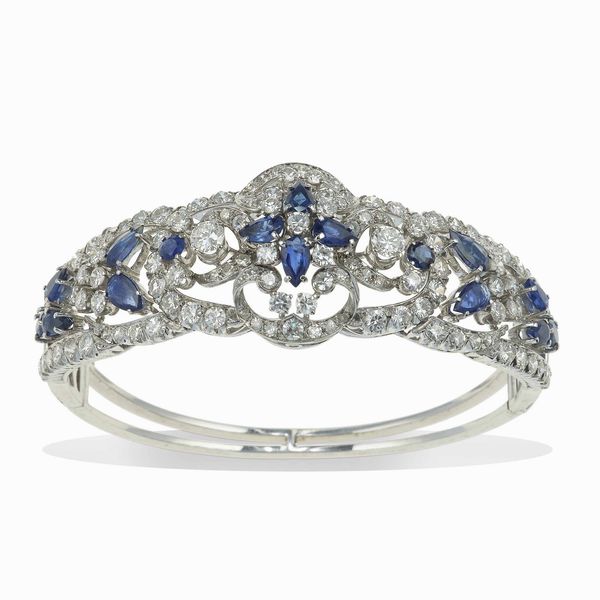 Bracciale rigido con diamanti e zaffiri  - Asta Fine Jewels - Associazione Nazionale - Case d'Asta italiane