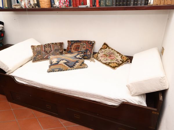 Letto singolo in teak in stile marino  - Asta La casa classica. Stile intramontabile - Associazione Nazionale - Case d'Asta italiane