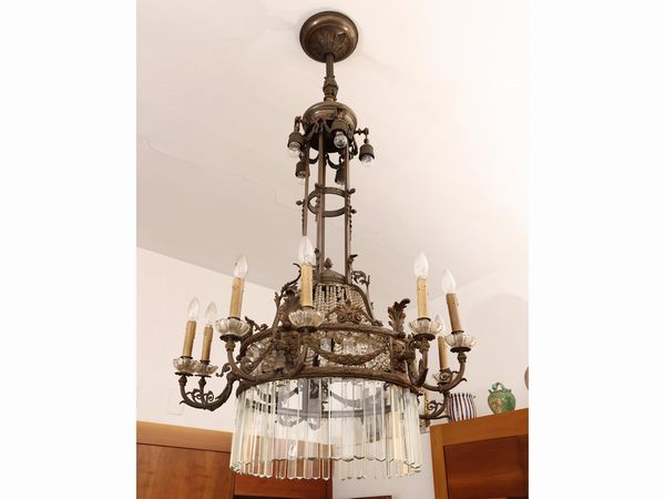 Grande lampadario in metallo e cristallo  - Asta La casa classica. Stile intramontabile - Associazione Nazionale - Case d'Asta italiane