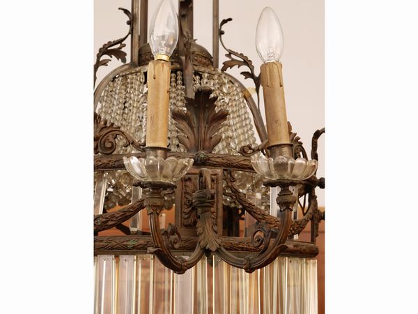 Grande lampadario in metallo e cristallo  - Asta La casa classica. Stile intramontabile - Associazione Nazionale - Case d'Asta italiane