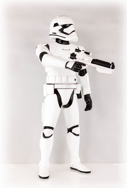 Grande figura interattiva di Stormtrooper, Star Wars, con suoni  - Asta Grafica Internazionale e Multipli d'Autore - Associazione Nazionale - Case d'Asta italiane