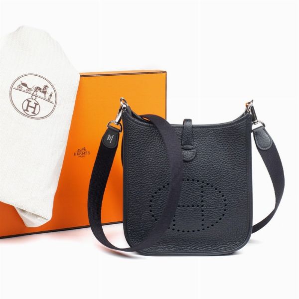 HERMES : HERMES TRACOLLA EVELYNE  - Asta VINTAGE: BORSE E ACCESSORI DI HERMES, LOUIS VUITTON E ALTRE GRANDI MAISON - Associazione Nazionale - Case d'Asta italiane