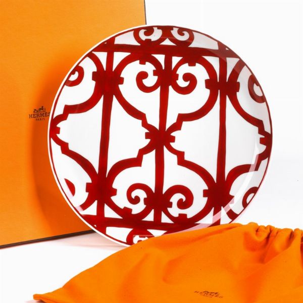 HERMES : HERMES PIATTO DESSERT IN PORCELLANA  BIANCA E ROSSA  - Asta VINTAGE: BORSE E ACCESSORI DI HERMES, LOUIS VUITTON E ALTRE GRANDI MAISON - Associazione Nazionale - Case d'Asta italiane