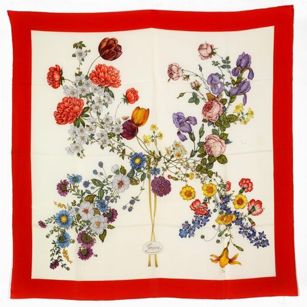 GUCCI : GUCCI FOULARD FLORA VINTAGE  - Asta VINTAGE: BORSE E ACCESSORI DI HERMES, LOUIS VUITTON E ALTRE GRANDI MAISON - Associazione Nazionale - Case d'Asta italiane