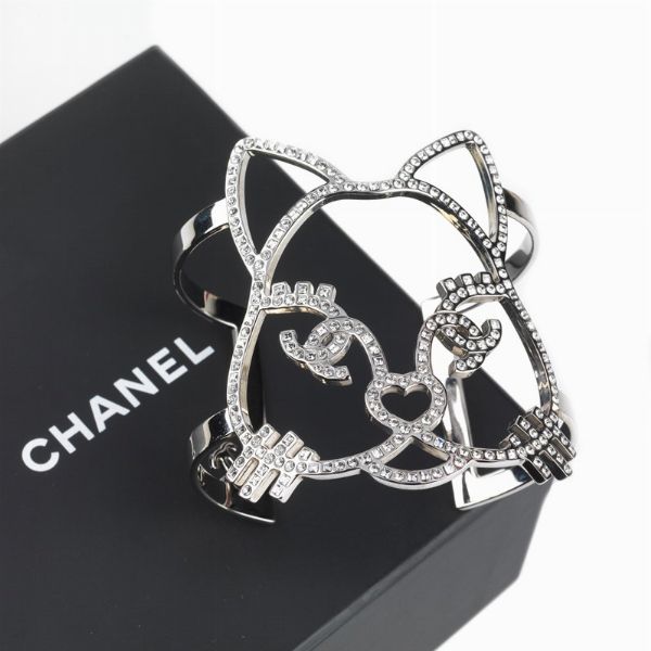 CHANEL : CHANEL BRACCIALE CHOUPETTE  - Asta VINTAGE: BORSE E ACCESSORI DI HERMES, LOUIS VUITTON E ALTRE GRANDI MAISON - Associazione Nazionale - Case d'Asta italiane