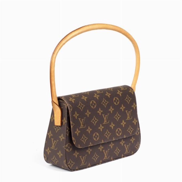 Louis Vuitton : LOUIS VUITTON TRACOLLA RIGIDA  - Asta VINTAGE: BORSE E ACCESSORI DI HERMES, LOUIS VUITTON E ALTRE GRANDI MAISON - Associazione Nazionale - Case d'Asta italiane