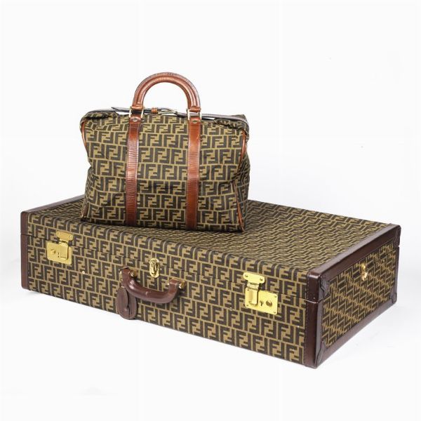 Fendi : FENDI SET VIAGGIO GRANDE  - Asta VINTAGE: BORSE E ACCESSORI DI HERMES, LOUIS VUITTON E ALTRE GRANDI MAISON - Associazione Nazionale - Case d'Asta italiane