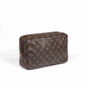 Louis Vuitton : LOUIS VUITTON PORTACOSMETICI  - Asta VINTAGE: BORSE E ACCESSORI DI HERMES, LOUIS VUITTON E ALTRE GRANDI MAISON - Associazione Nazionale - Case d'Asta italiane