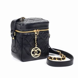 CHANEL : CHANEL TRACOLLA VANITY  - Asta VINTAGE: BORSE E ACCESSORI DI HERMES, LOUIS VUITTON E ALTRE GRANDI MAISON - Associazione Nazionale - Case d'Asta italiane