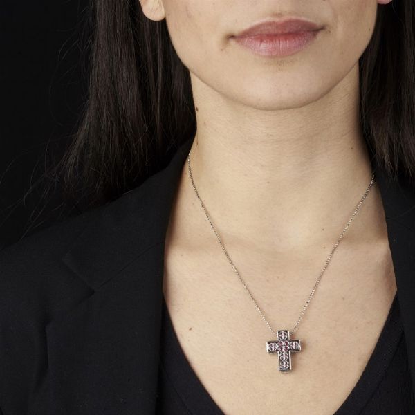 COLLANA CON PENDENTE A FORMA DI CROCE  - Asta Gioielli  - Associazione Nazionale - Case d'Asta italiane