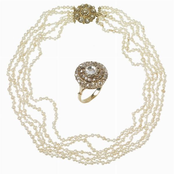 COLLANA DI PERLE CON ANELLO A CUPOLA  - Asta Gioielli  - Associazione Nazionale - Case d'Asta italiane