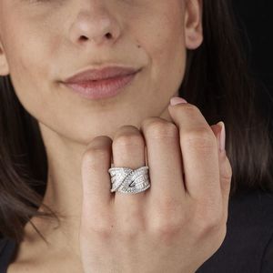 ANELLO A FASCIA CONTRARIE CON DIAMANTI  - Asta Gioielli  - Associazione Nazionale - Case d'Asta italiane