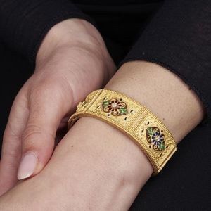 SPILLA E BRACCIALE CON MOTIVI FLOREALI  - Asta Gioielli  - Associazione Nazionale - Case d'Asta italiane