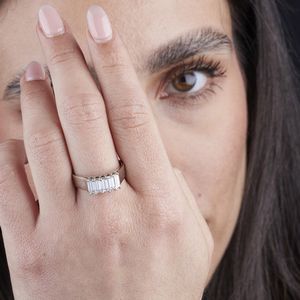 ANELLO A FASCIA CON DIAMANTI  - Asta Gioielli  - Associazione Nazionale - Case d'Asta italiane