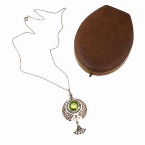 COLLANA CON PENDENTE STILE EGIZIANO  - Asta Gioielli  - Associazione Nazionale - Case d'Asta italiane