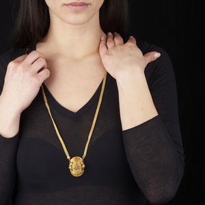 LUNGA COLLANA CON PENDENTE  - Asta Gioielli  - Associazione Nazionale - Case d'Asta italiane