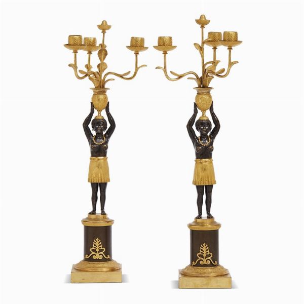 COPPIA DI CANDELABRI, PARIGI, 1800-1810  - Asta INTERNATIONAL FINE ART E UNA IMPORTANTE COLLEZIONE DI PENDOLE AU BON SAUVAGE - Associazione Nazionale - Case d'Asta italiane