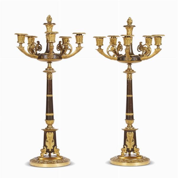 COPPIA DI CANDELABRI, FRANCIA, PRIMA METÀ SECOLO XIX  - Asta INTERNATIONAL FINE ART E UNA IMPORTANTE COLLEZIONE DI PENDOLE AU BON SAUVAGE - Associazione Nazionale - Case d'Asta italiane