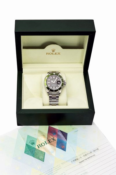 ROLEX : Iconico e sportivo Submariner 16610 LV del 50 anniversario, con ghiera girevole verde, in acciaio inossidabile con quadrante nero e bollino sul fondello, accompagnato da scatola e garanzia  - Asta Orologi da Polso e da Tasca - Associazione Nazionale - Case d'Asta italiane