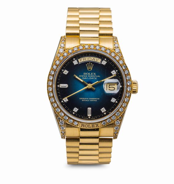 ROLEX : Affascinante e prezioso Day Date President in oro giallo 18k con diamanti finemente incastonati su anse e ghiera quadrante blu degrad virato con indici brillanti e baguette  - Asta Orologi da Polso e da Tasca - Associazione Nazionale - Case d'Asta italiane