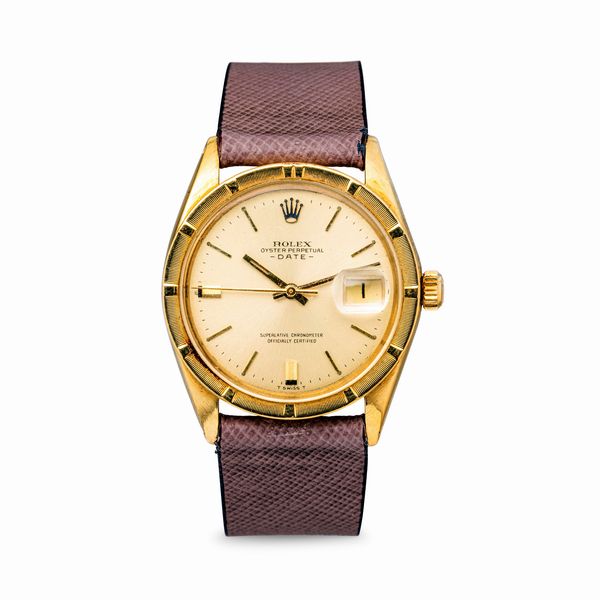 ROLEX : Date ref 1501 in oro giallo 18k, ghiera godronata, quadrante champagne, movimento automatico con datario  - Asta Orologi da Polso e da Tasca - Associazione Nazionale - Case d'Asta italiane