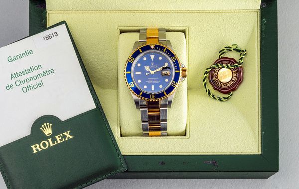 ROLEX : Submariner ref 16613 acciaio e oro, quadrante Blu Soleil movimento automatico con datario, ghiera girevole zigrinata unidirezionale, ancora presenti pellicole parziali e bollino sul fondello, scatola e garanzia  - Asta Orologi da Polso e da Tasca - Associazione Nazionale - Case d'Asta italiane