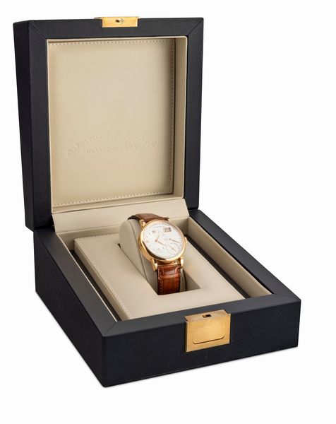 A. LANGE & SÖHNE : Classico ed elegante Little Lange 1 in oro rosa 18k, carica manuale con datario e grande riserva di carica, quadrante dei secondi ad ore 5, fondo a vista completo di scatola e garanzia  - Asta Orologi da Polso e da Tasca - Associazione Nazionale - Case d'Asta italiane